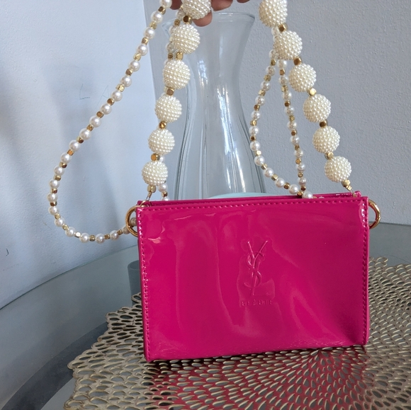 Yves Saint Laurent - Picture 3 of 14